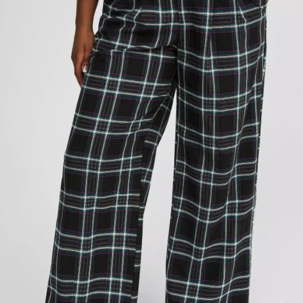 Torrid Studio Crepe Wide Leg Pant - size 16 Regular